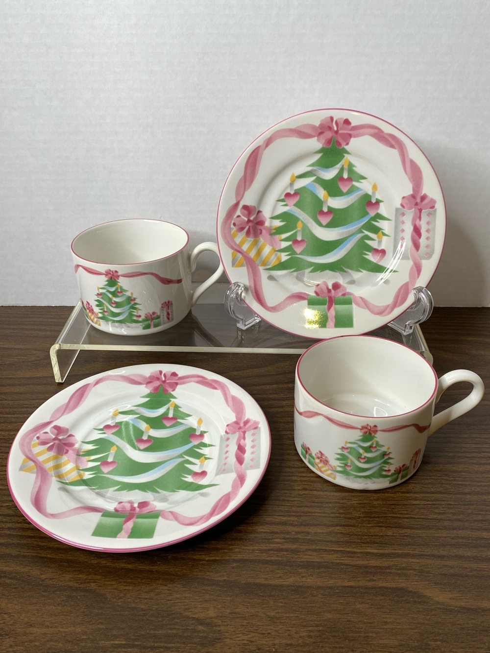VTG 1992 Sango Home for Christmas 2 sets Flat Cup and Saucer Indonesia 4829